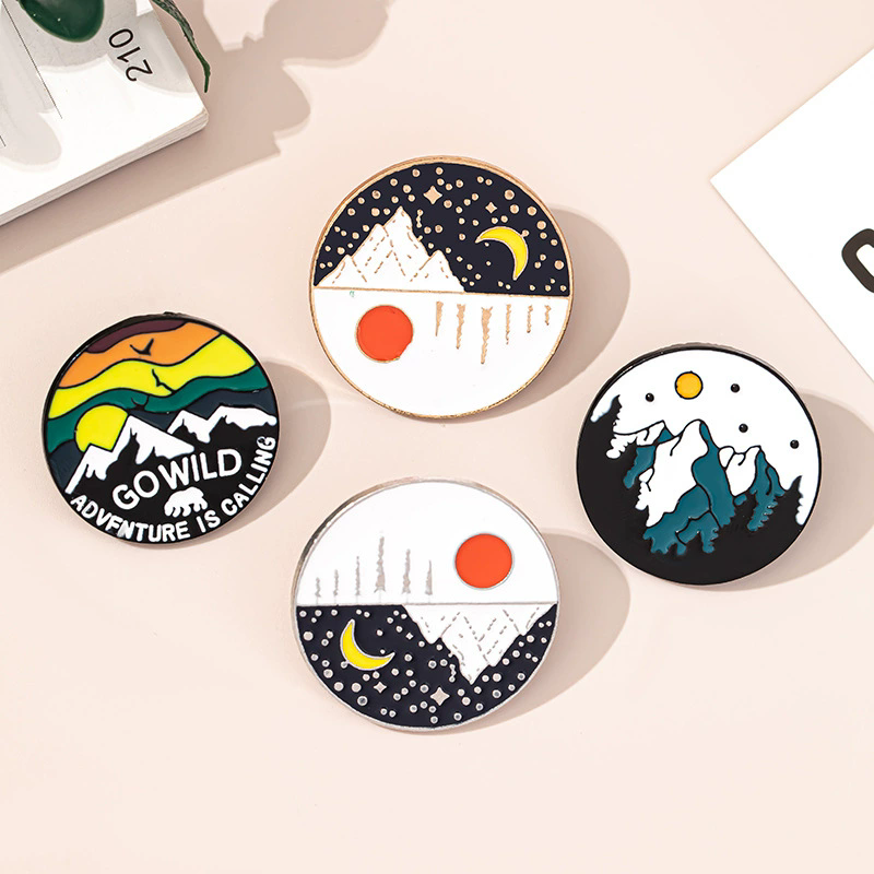 Outdoor Adventure Enamel Pins  - Outdoor Adventure Friends のレビューと価格