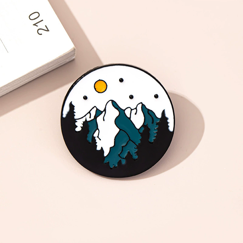 Outdoor Adventure Enamel Pins  - Outdoor Adventure Friends のレビューと価格