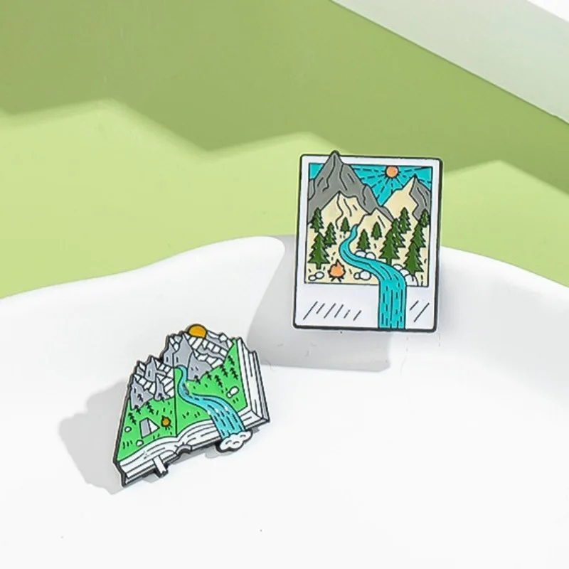 Adventure-Themed Enamel Pins:  - Outdoor Adventure Friends のレビューと価格