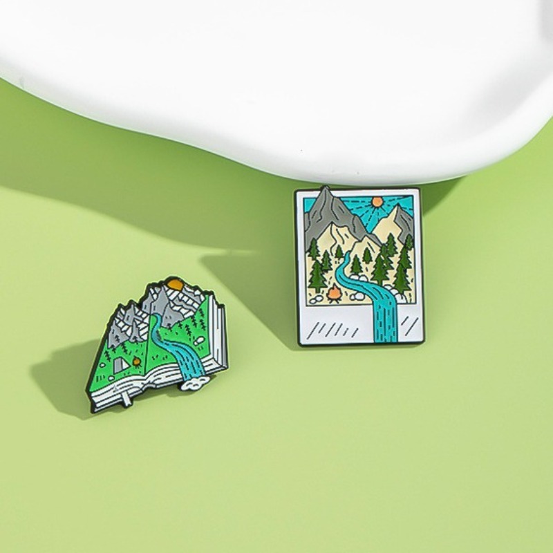 Adventure-Themed Enamel Pins:  - Outdoor Adventure Friends のレビューと価格