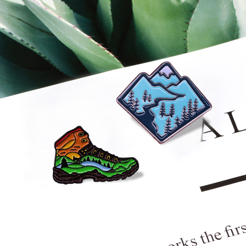 Hiking Boots Outdoor Forest Ad - Outdoor Adventure Kit のレビューと価格