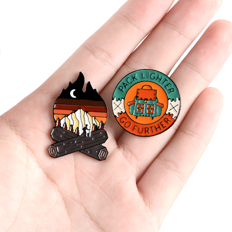 Outdoors Bonfire Enamel Pin Cu - Outdoor Adventure Friends のレビューと価格
